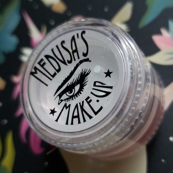 ๐๐งโโ๏ธLUCKY STAR Medusa Makeup Glitter Pot NWT - Picture 8 of 8